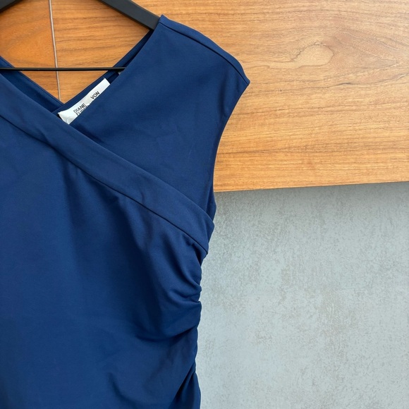 DIANE VON FURSTENBERG V Neck Midi Lenght Dress, Size 6 - Picture 7 of 12